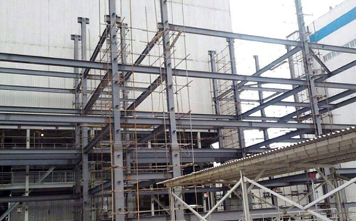 贵南钢结构设计施工难点与解决方案全解析