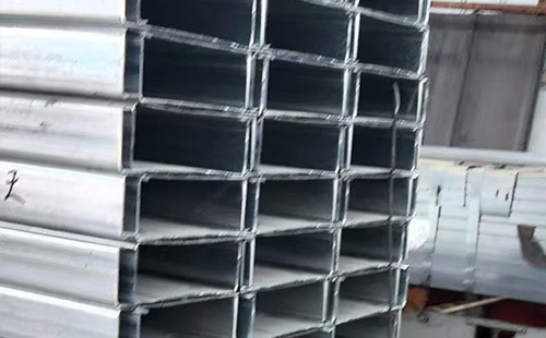 贵南C型钢选型与在轻贵南钢结构中的应用解析