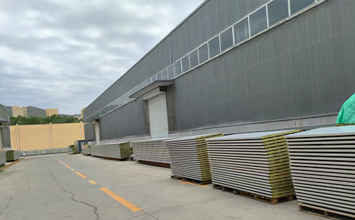 屋面保温用贵南彩钢岩棉夹芯板怎样选厚度